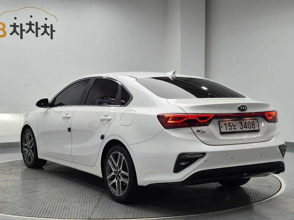 2019 Kia K3 1.6 Blanco - Miniatura 2