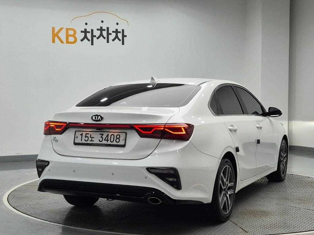 2019 Kia K3 1.6 Blanco - Miniatura 3