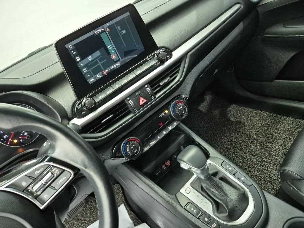 2019 Kia K3 1.6 Blanco - Miniatura 10