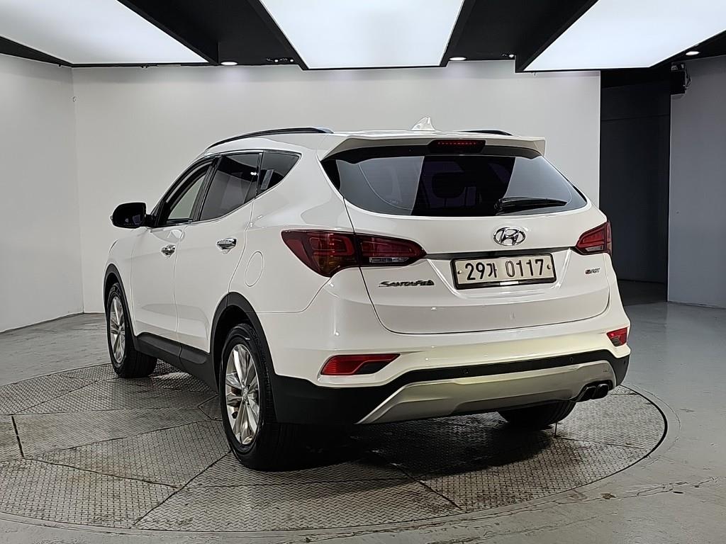 2017 Hyundai Santa Fe The Blanco - Miniatura 3
