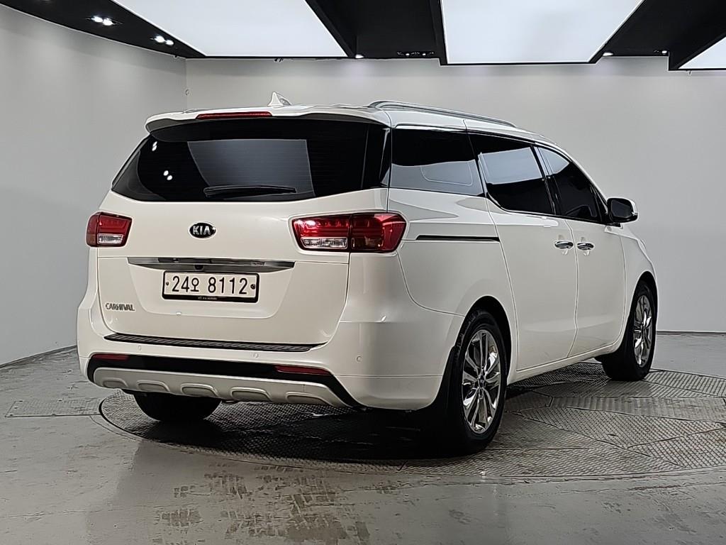 2015 Kia Carnival Diesel Blanco - Miniatura 4