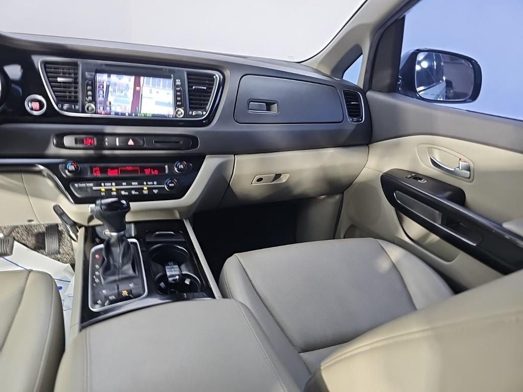 2015 Kia Carnival Diesel Blanco - Miniatura 10