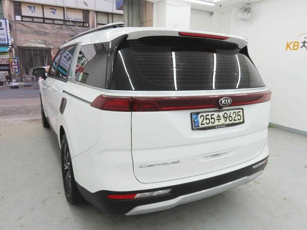 2021 Kia Carnival 4th - Miniatura 4