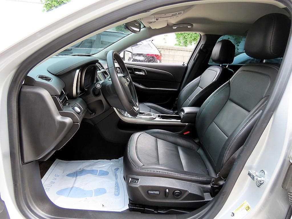 2015 Chevrolet Malibu 2.0LT Gris - Miniatura 5