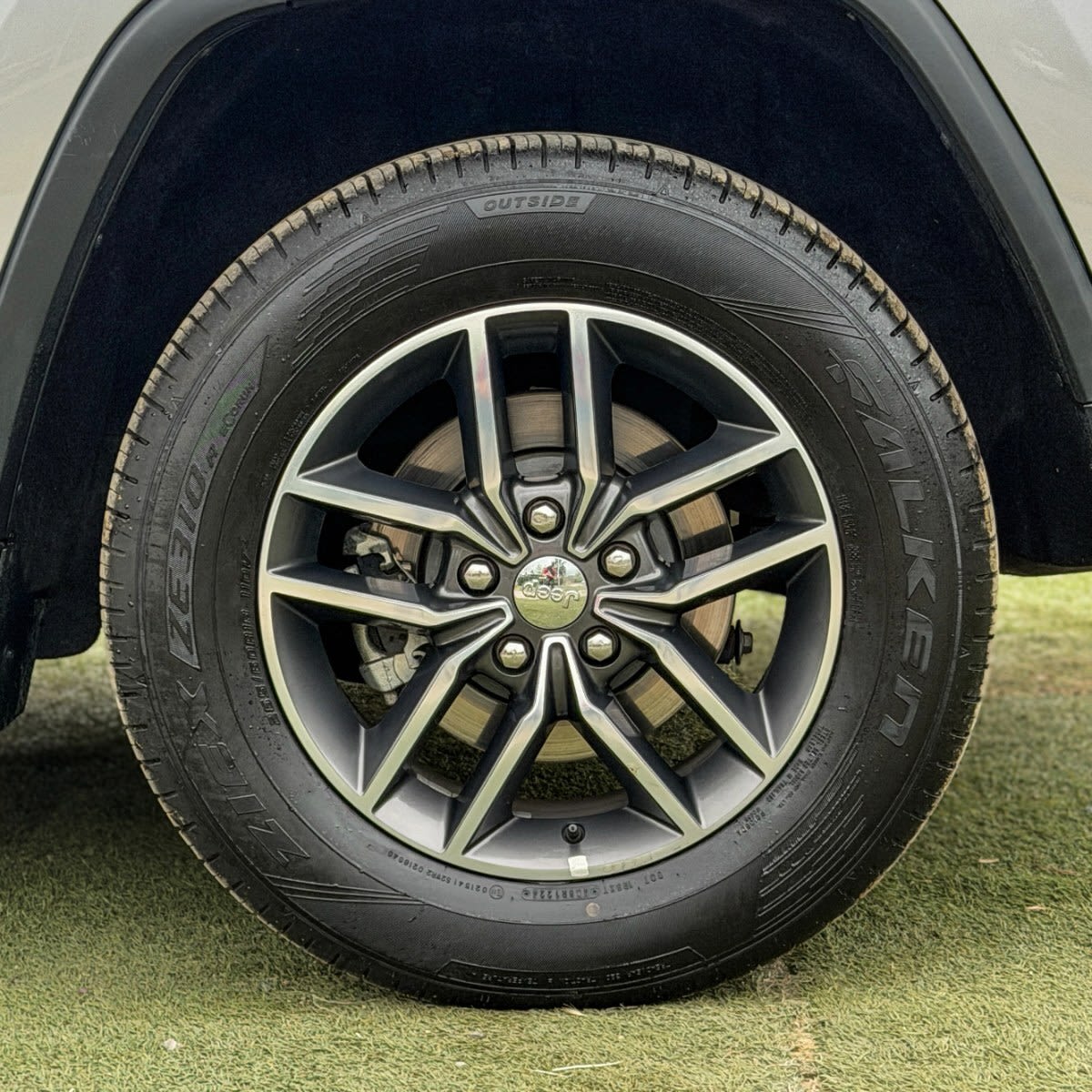 2017 Jeep GRAND CHEROKEE LIMITED Gris - Miniatura 9