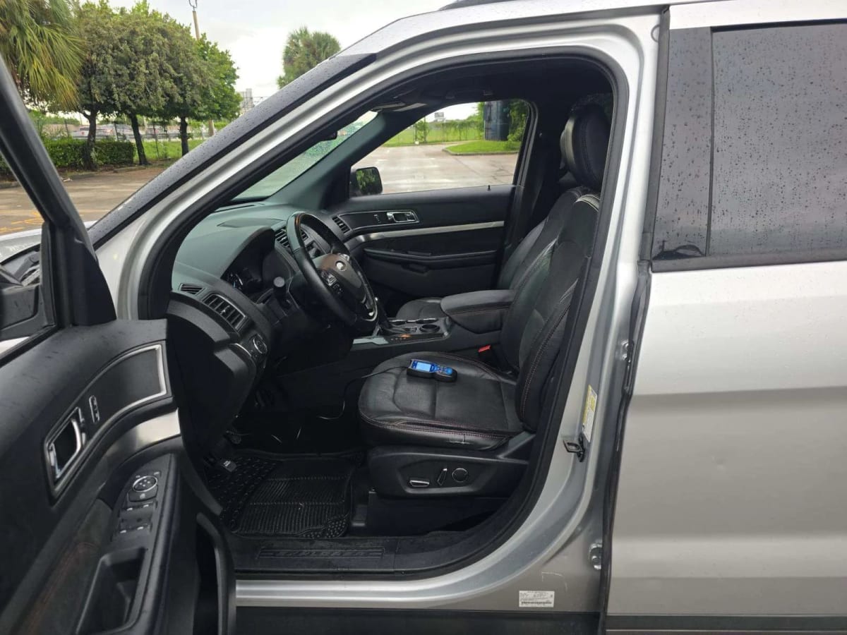 2018 Ford Explorer XLT Plata - Miniatura 6