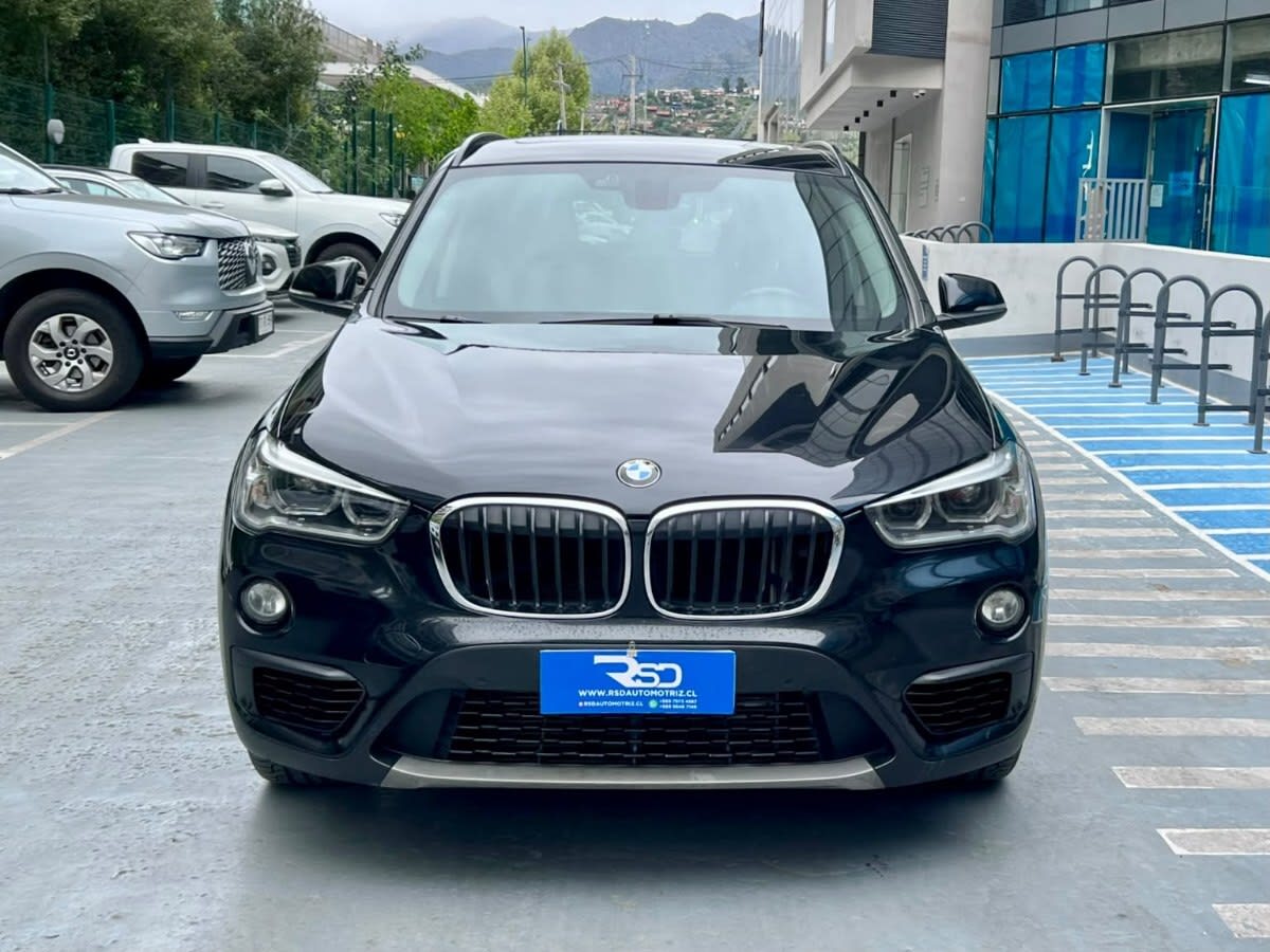 2017 BMW X1 20I Negro - Miniatura 4