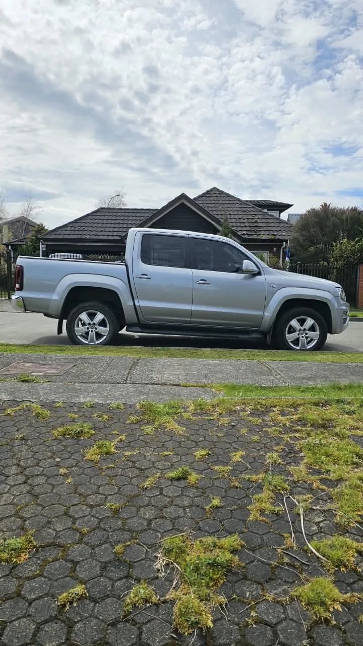 2023 Volkswagen Amarok Highline Gris - Miniatura 3