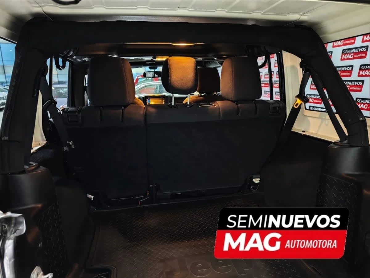 2014 Jeep Wrangler 3.6 Negro - Miniatura 9