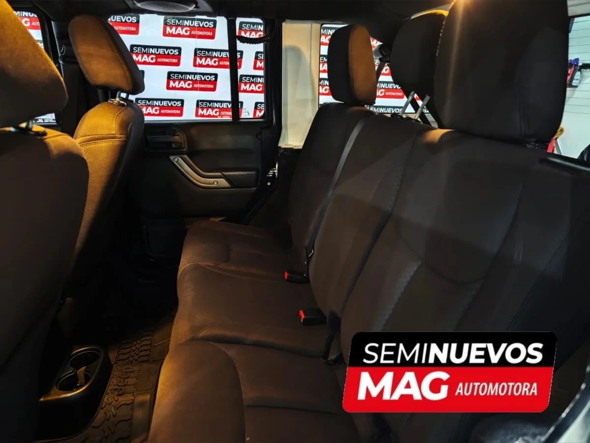 2014 Jeep Wrangler 3.6 Negro - Miniatura 6