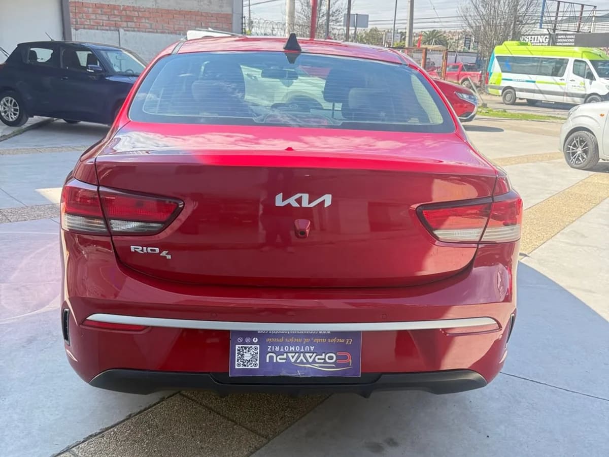 2022 KIA Rio 4 1.4 Rojo - Miniatura 7
