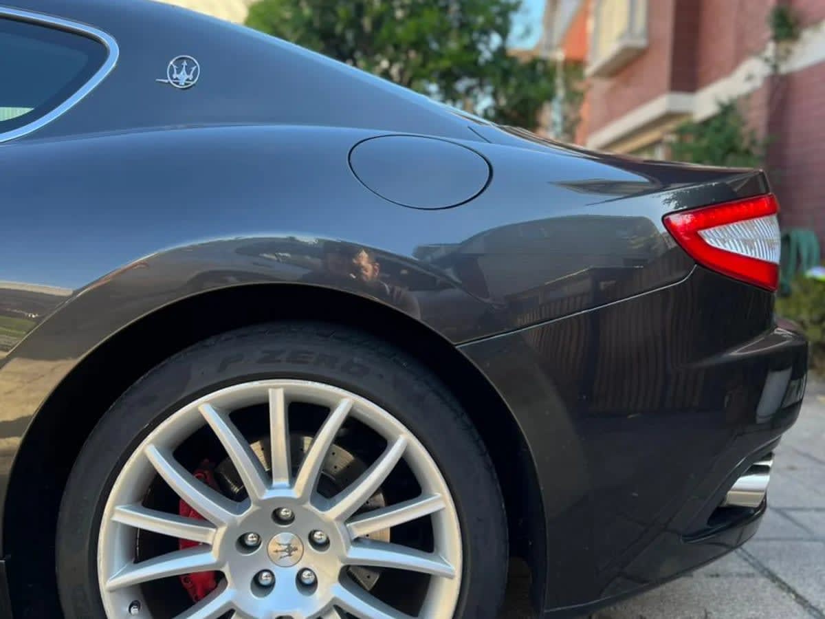 2012 Maserati Granturismo GRAN Gris - Miniatura 8