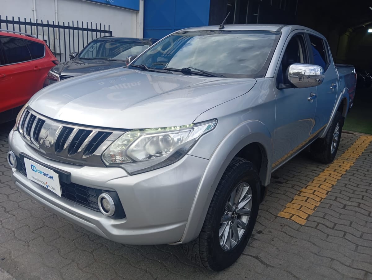 2018 Mitsubishi L200 2.4 Gris - Imagen 1