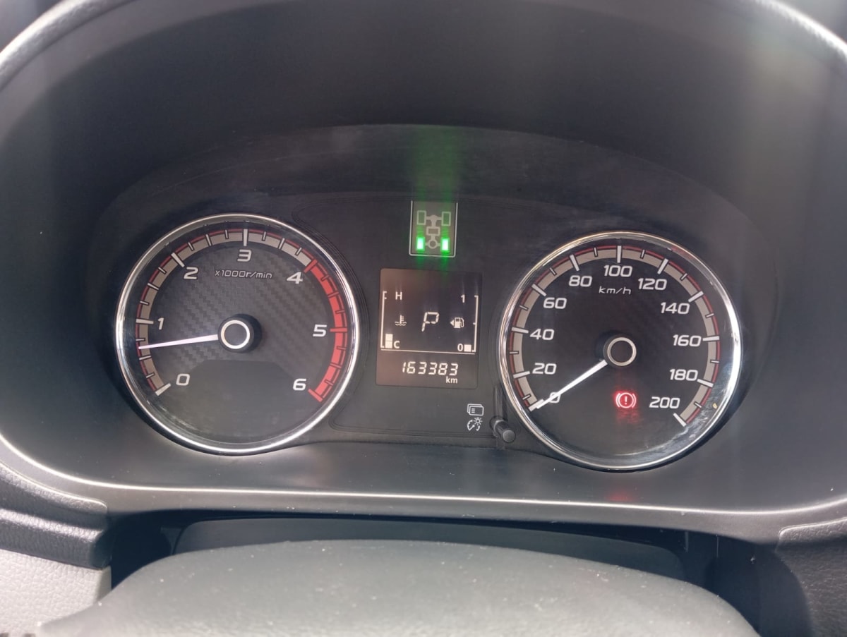 2018 Mitsubishi L200 2.4 Gris - Miniatura 9