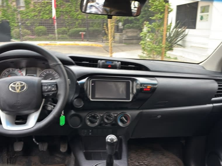 2021 TOYOTA HILUX Dcab - Miniatura 9