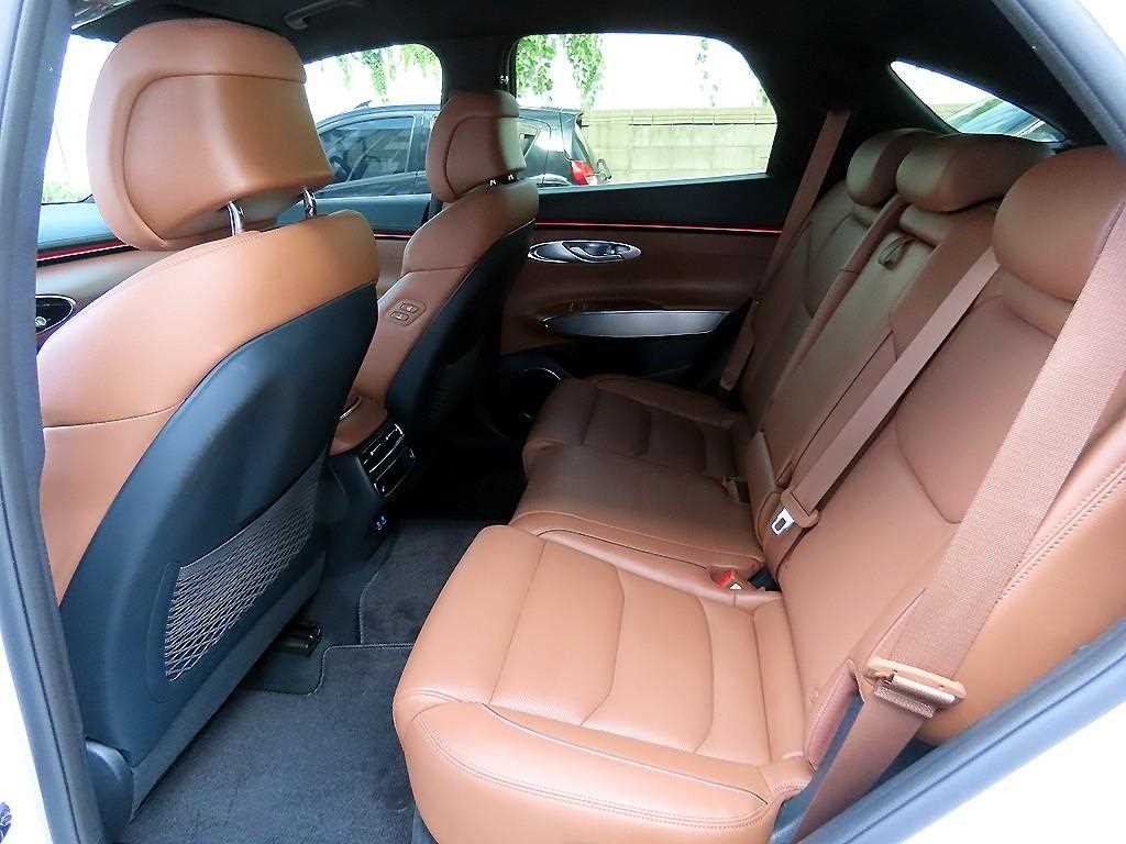 2025 Genesis GV70 2.5T Blanco - Miniatura 6