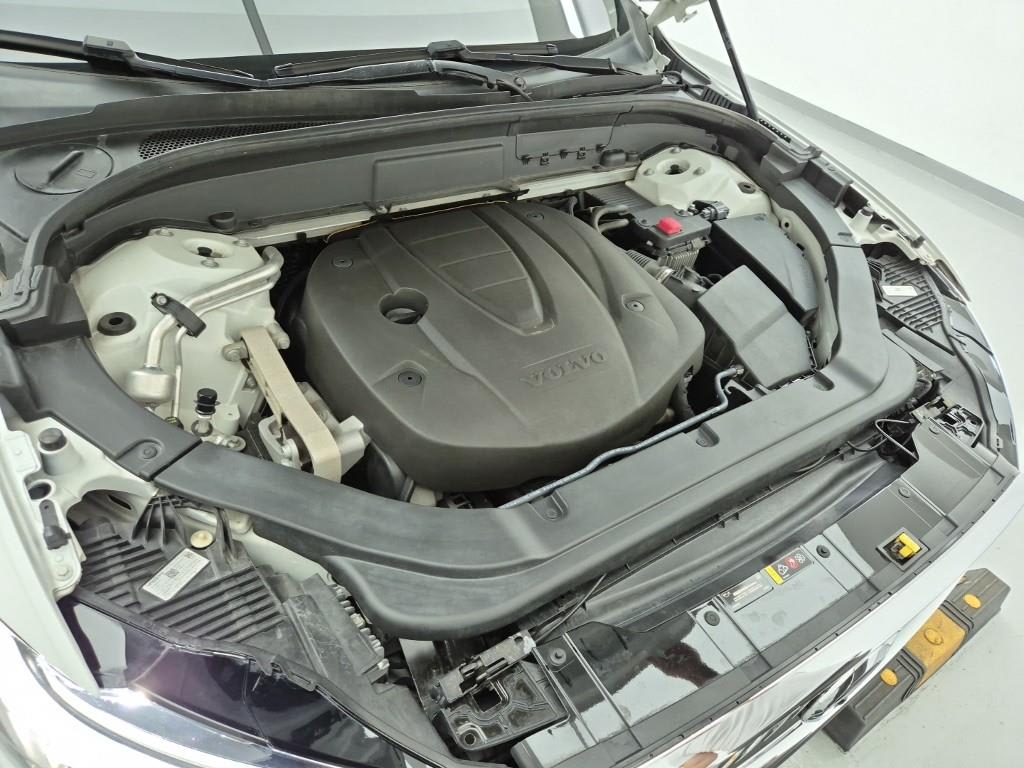 2020 Volvo XC60 (2nd Blanco - Miniatura 6