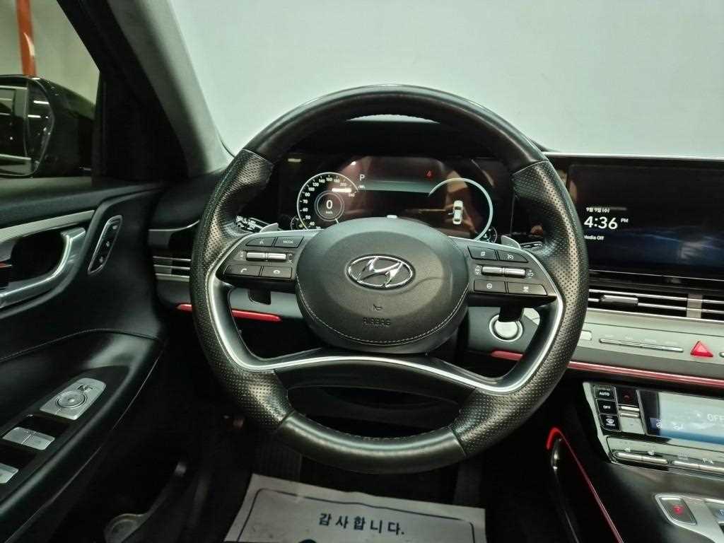 2020 Hyundai Grandeur IG Negro - Miniatura 6