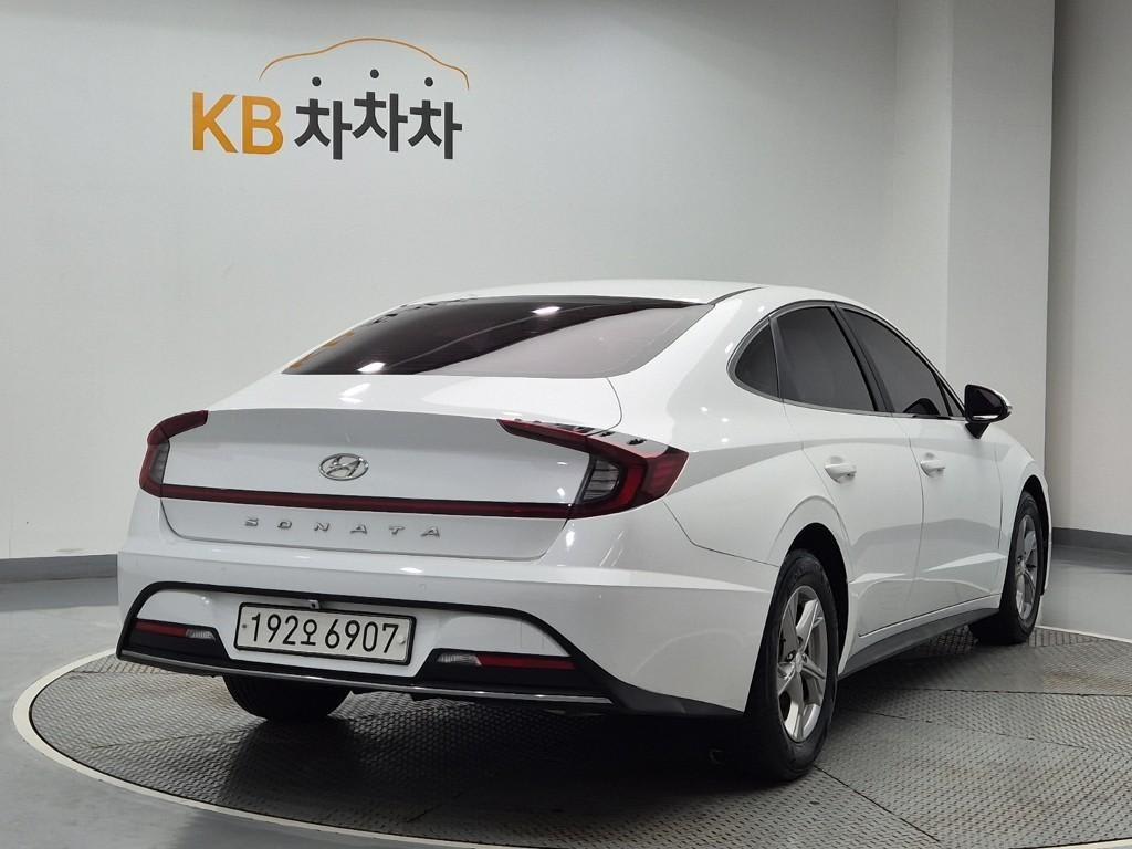 2020 Hyundai Sonata (DN8) Blanco - Miniatura 3
