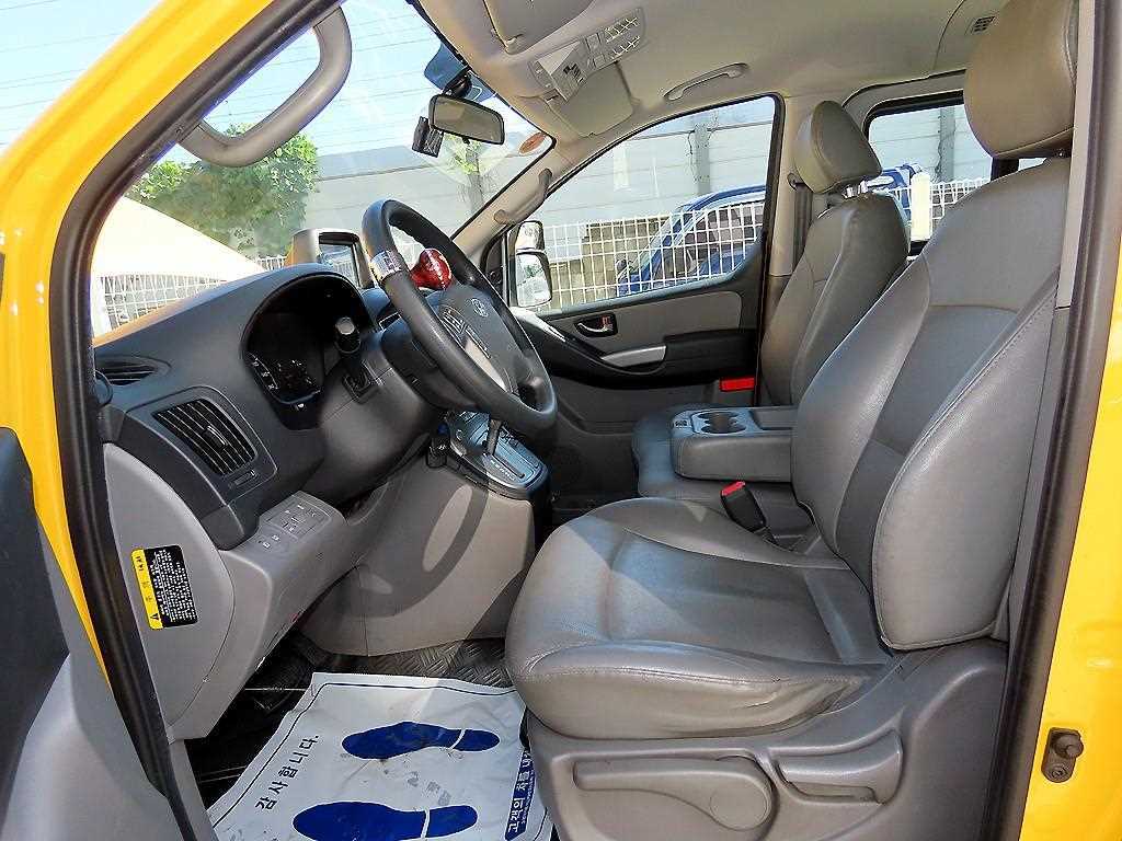 2019 Hyundai Starex Ref 427035 Diesel Amarillo - Miniatura 5