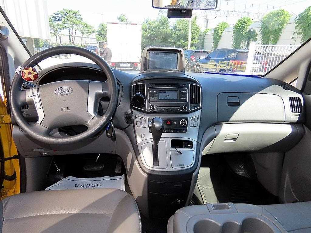 2019 Hyundai Starex Ref 427035 Diesel Amarillo - Miniatura 8