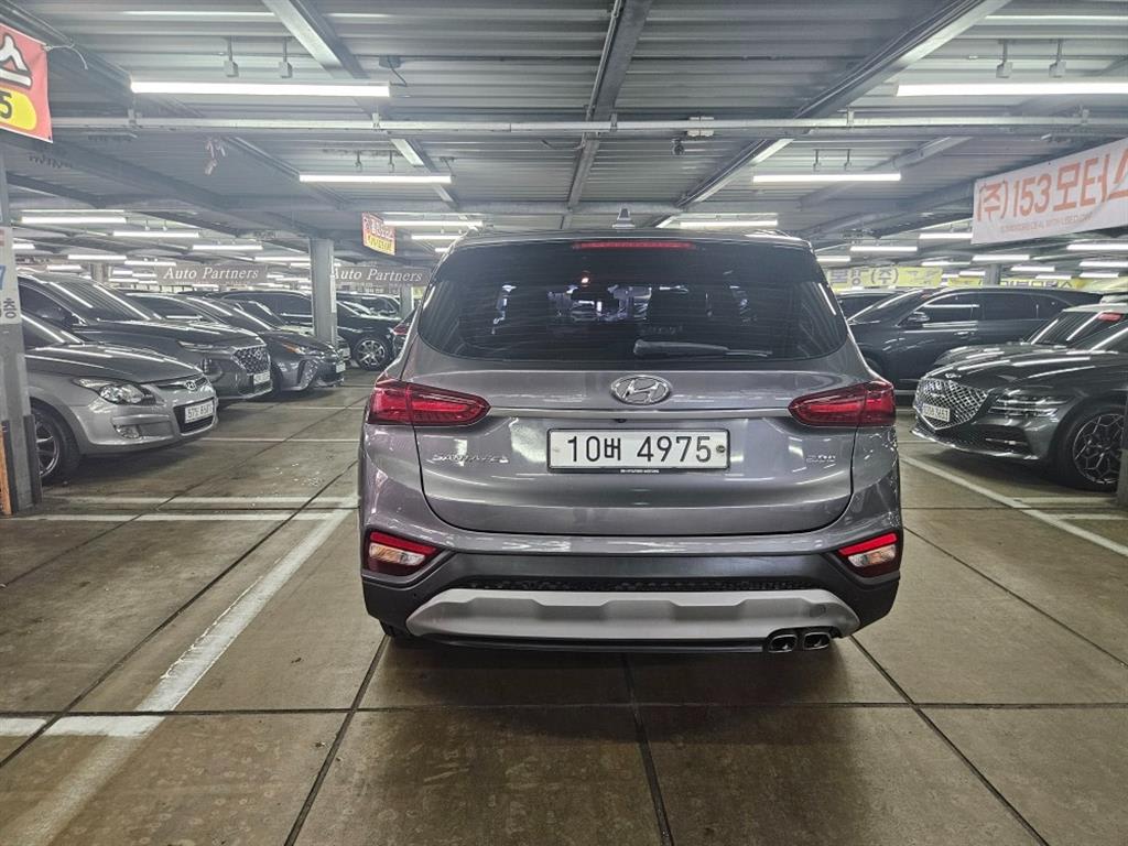 2019 Hyundai Santa Fe TM Gris - Miniatura 5