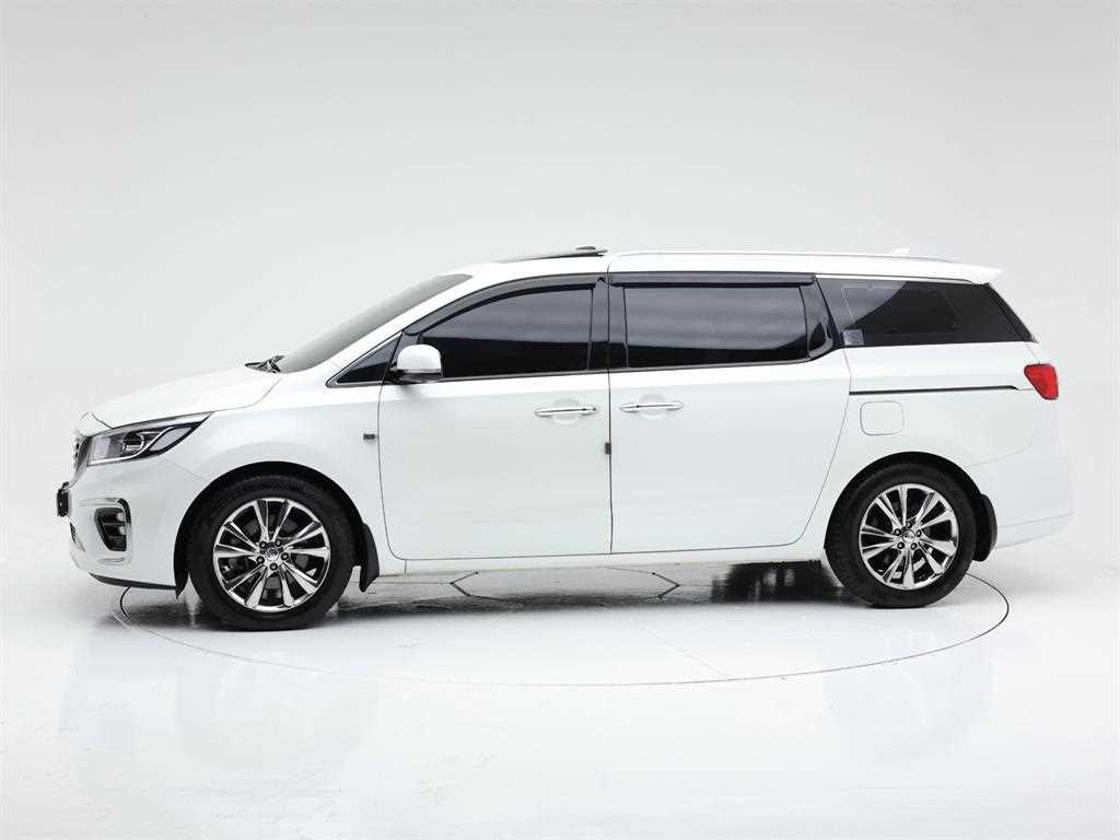 2019 Kia Carnival Gasoline Blanco - Miniatura 3