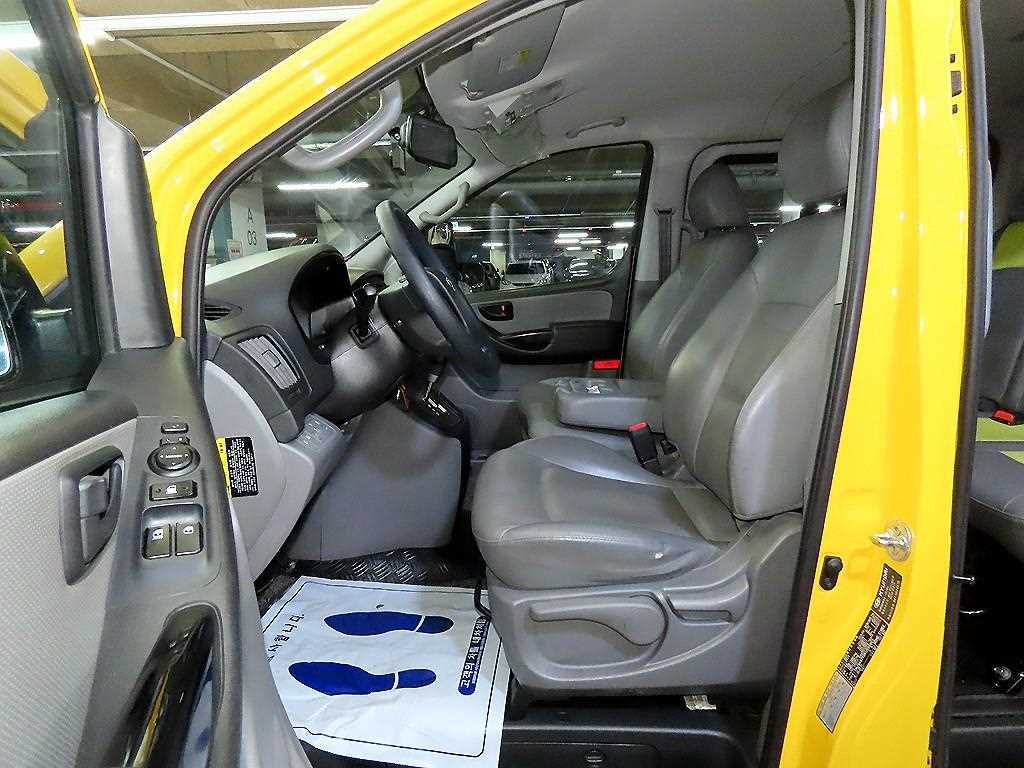 2019 Hyundai Starex Ref 426968 Diesel Amarillo - Miniatura 6