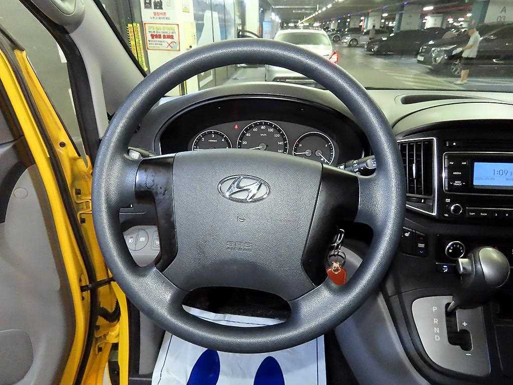 2019 Hyundai Starex Ref 426968 Diesel Amarillo - Miniatura 8