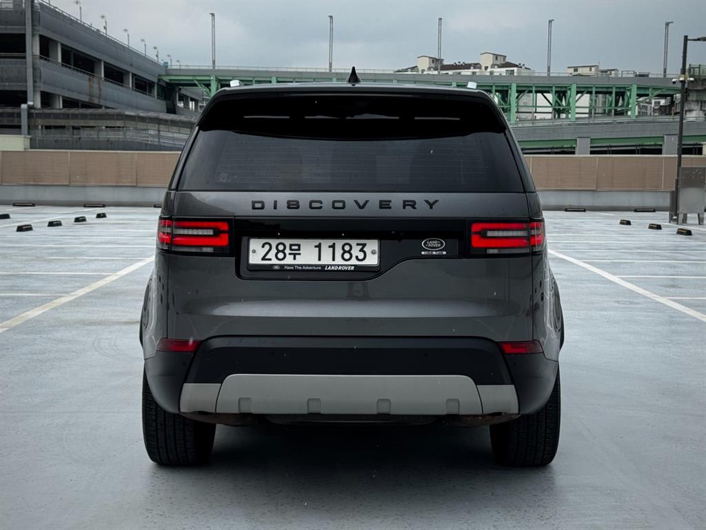 2017 Land Rover Discovery 5 Gris - Miniatura 4