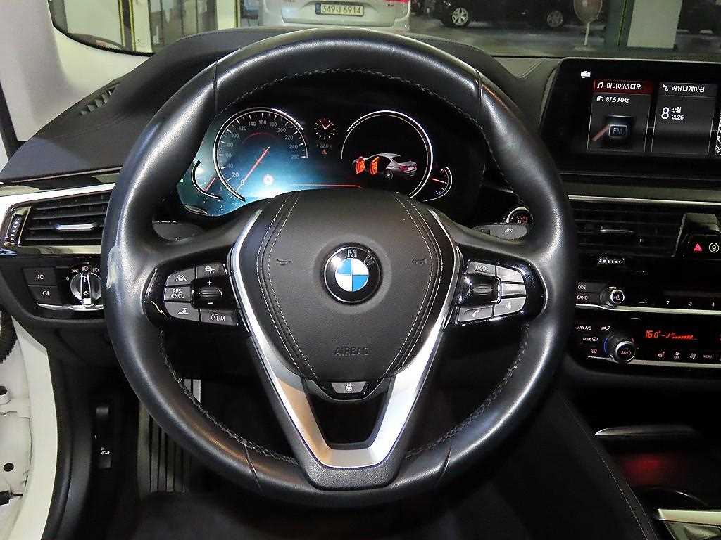 2018 BMW Serie 5 5 Series Ref 427030 Gasoline Blanco - Miniatura 8