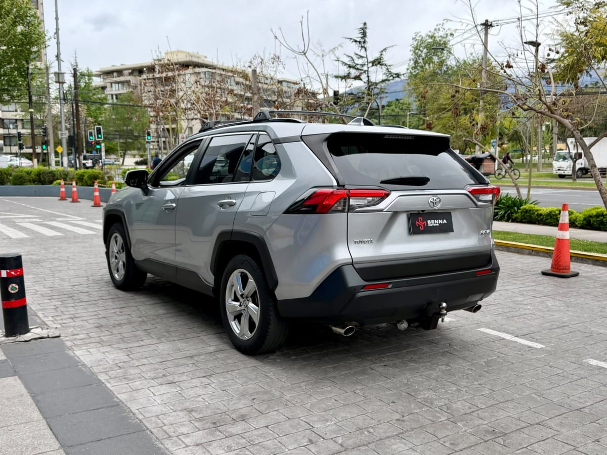 2020 Toyota Rav4 XLE - Miniatura 4