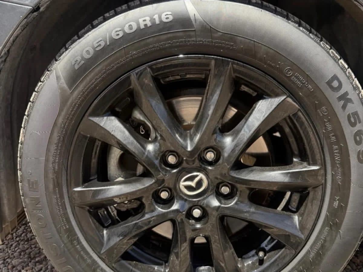 2017 Mazda 3 2.0 Gris - Miniatura 10