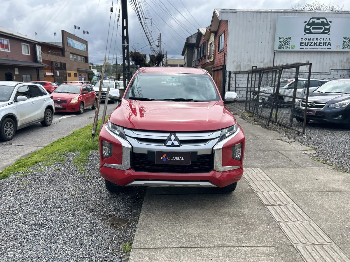 2022 Mitsubishi L200 4x4 Rojo - Miniatura 2