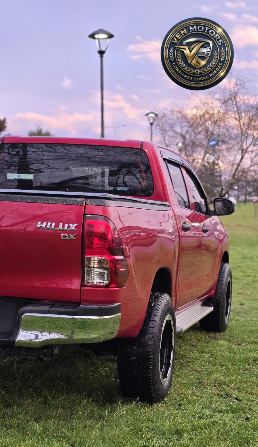2021 Toyota Hilux Rojo - Miniatura 3