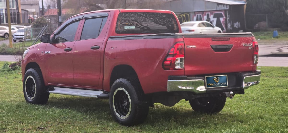 2021 Toyota Hilux Rojo - Miniatura 5