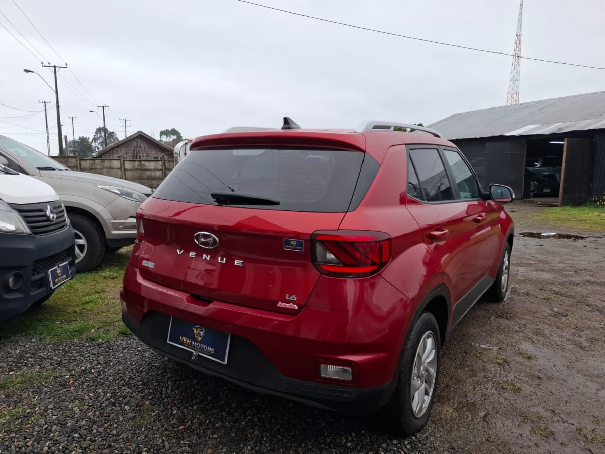 2020 Hyundai Venue Rojo - Miniatura 5