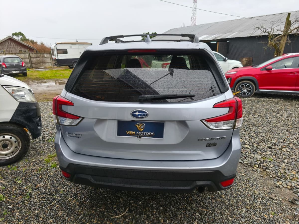 2021 Subaru Forester Gris - Miniatura 4