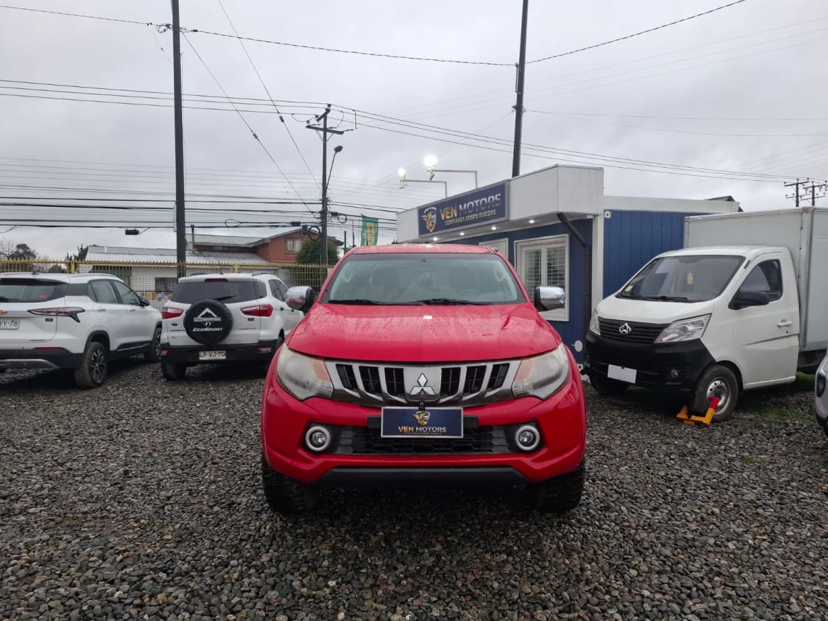 2017 Mitsubishi L200 Rojo - Miniatura 5