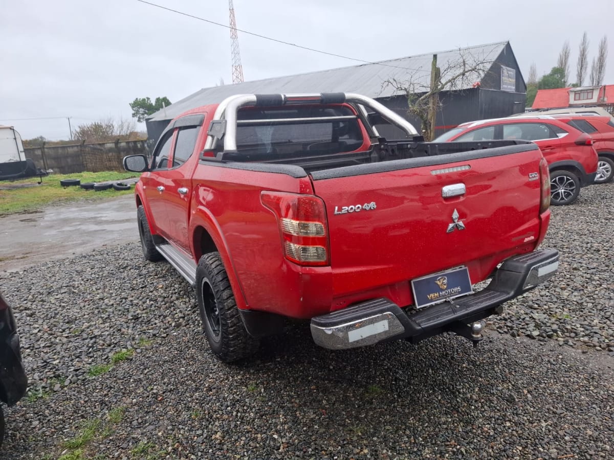 2017 Mitsubishi L200 Rojo - Miniatura 7