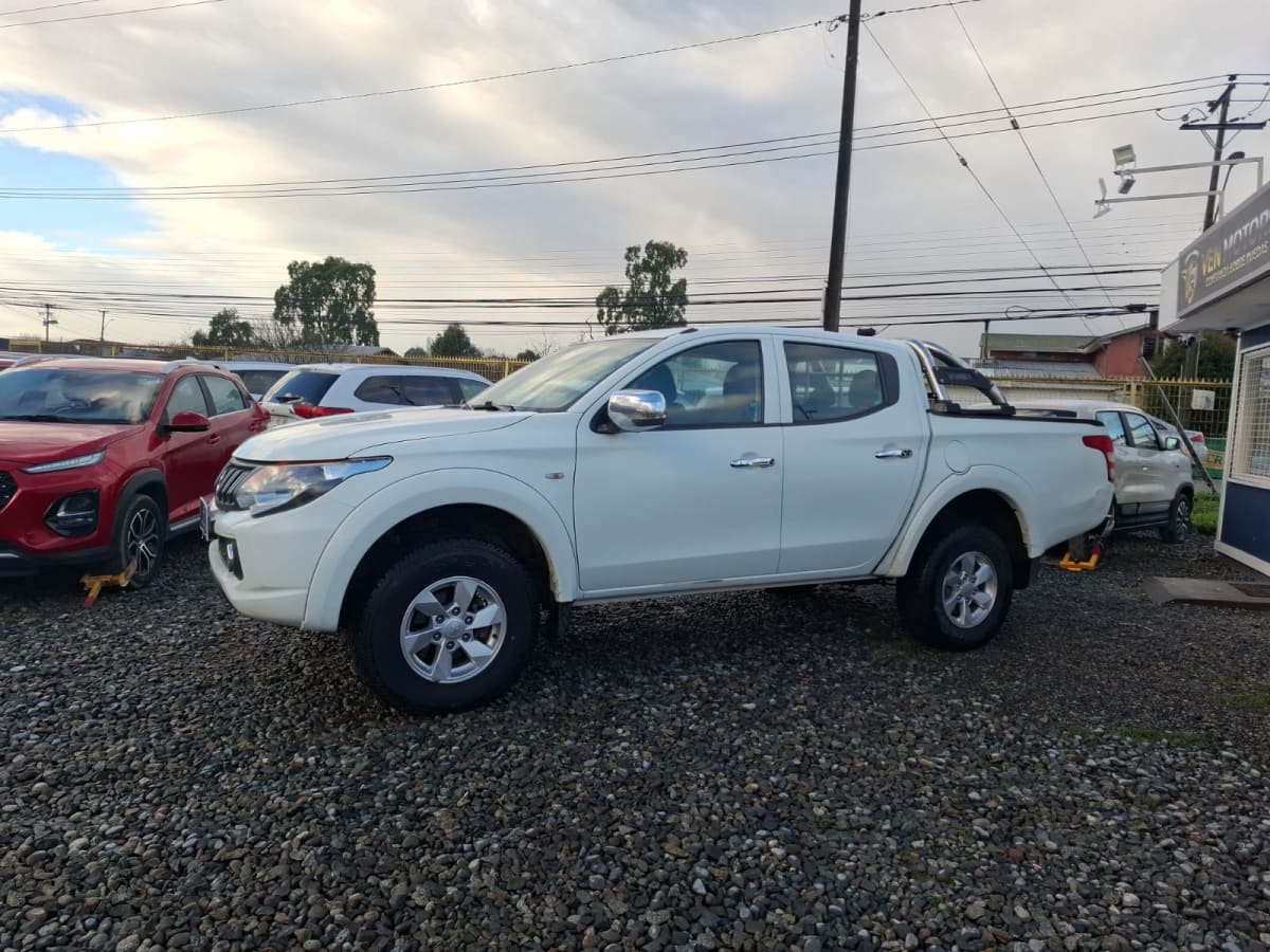 2019 Mitsubishi L200 Blanco - Miniatura 3