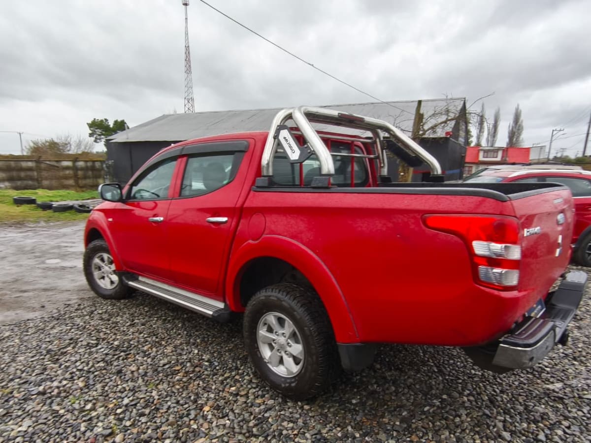 2018 Mitsubishi L200 Rojo - Miniatura 7