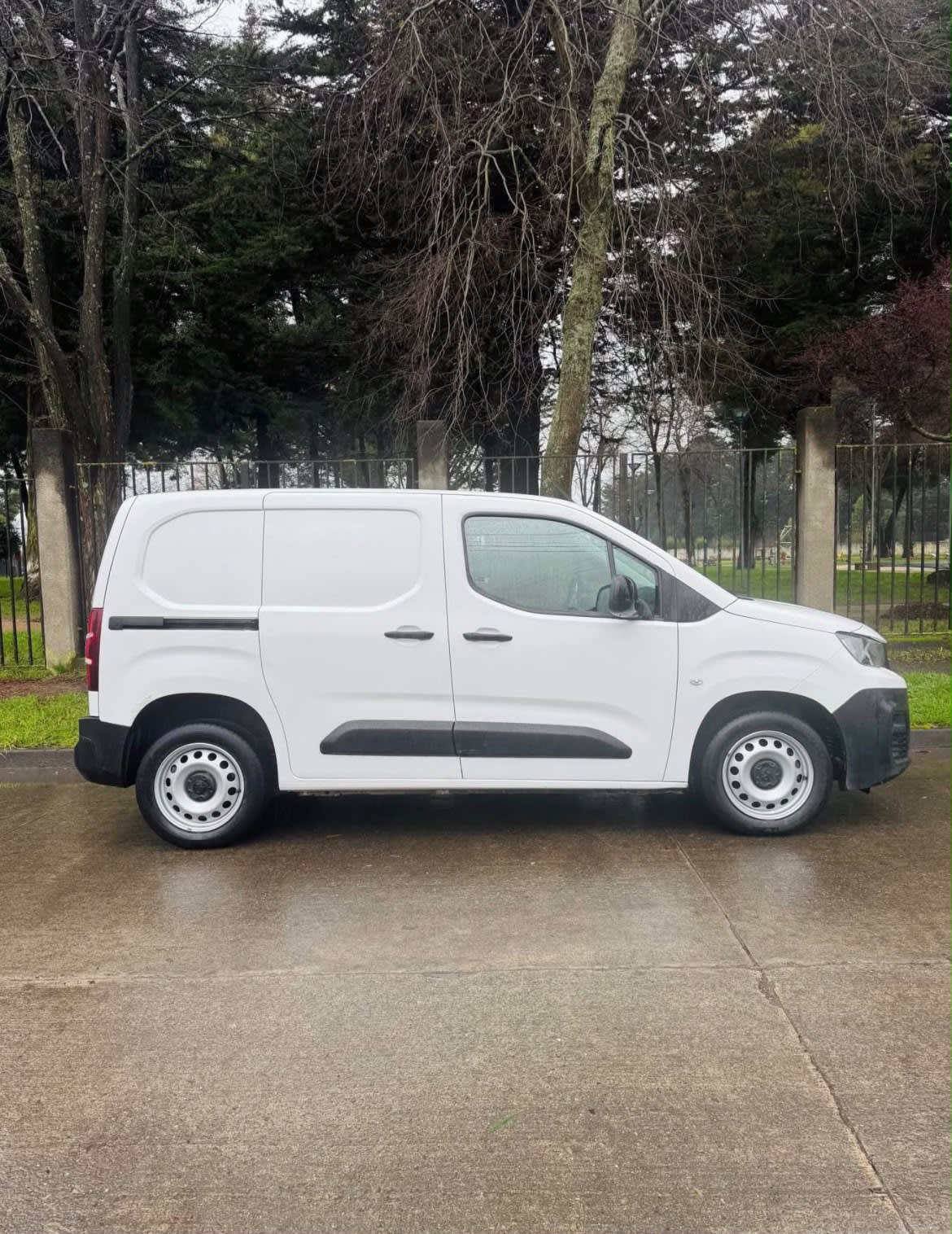 2021 Peugeot Partner Blanco - Miniatura 3