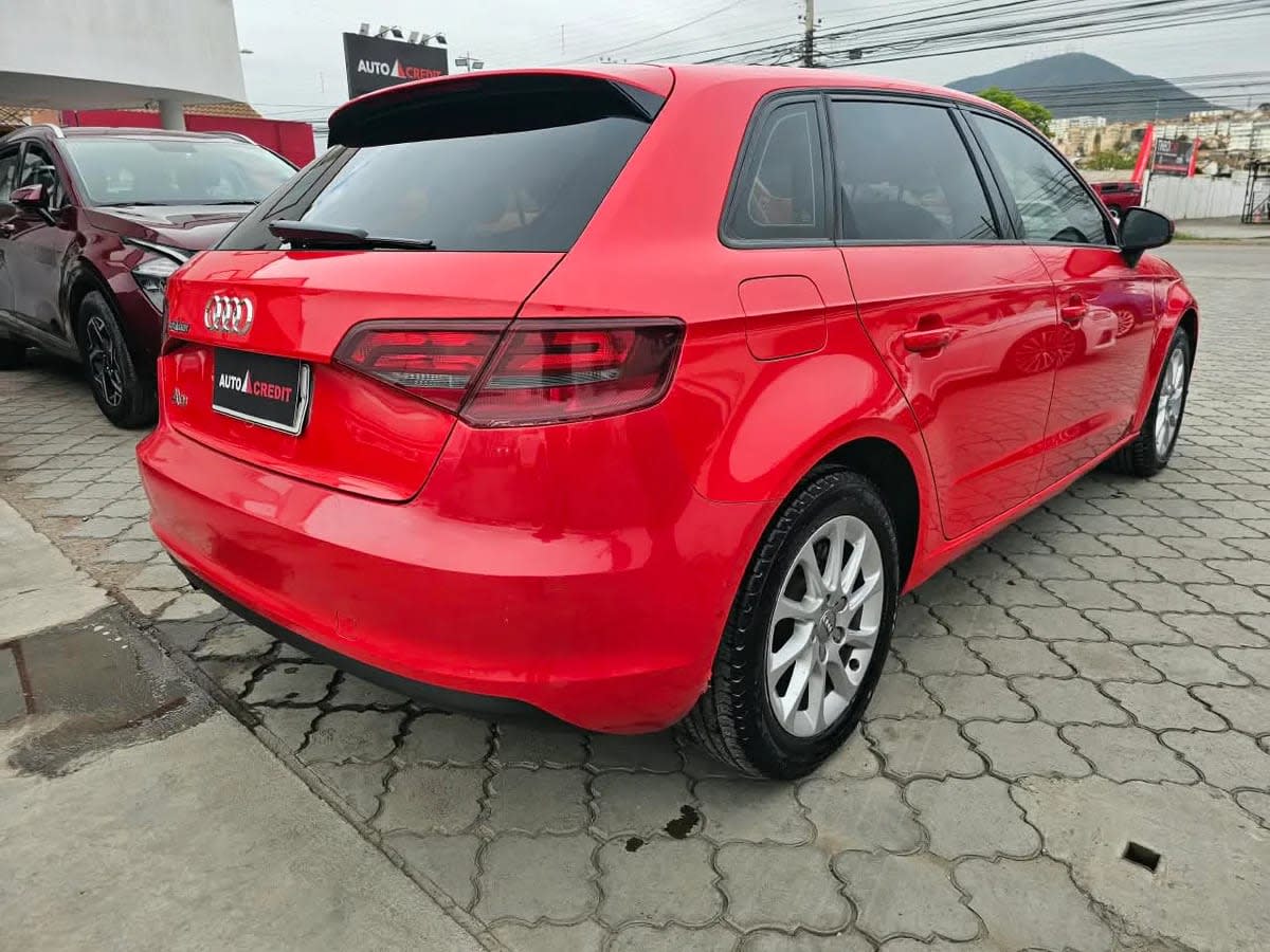2017 Audi A3 SPORT Rojo - Miniatura 3