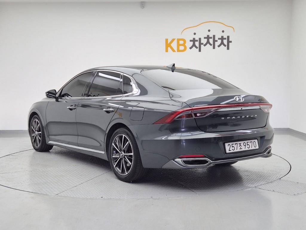 2020 Hyundai Grandeur IG Negro - Miniatura 3