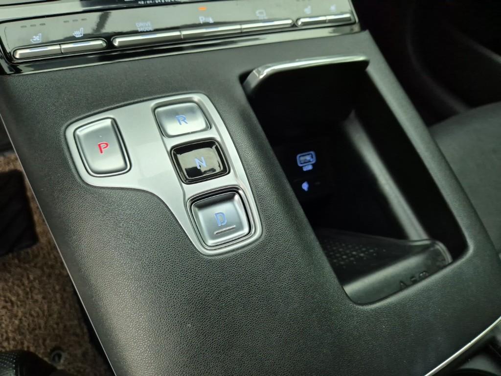 2020 Hyundai Grandeur IG Negro - Miniatura 8