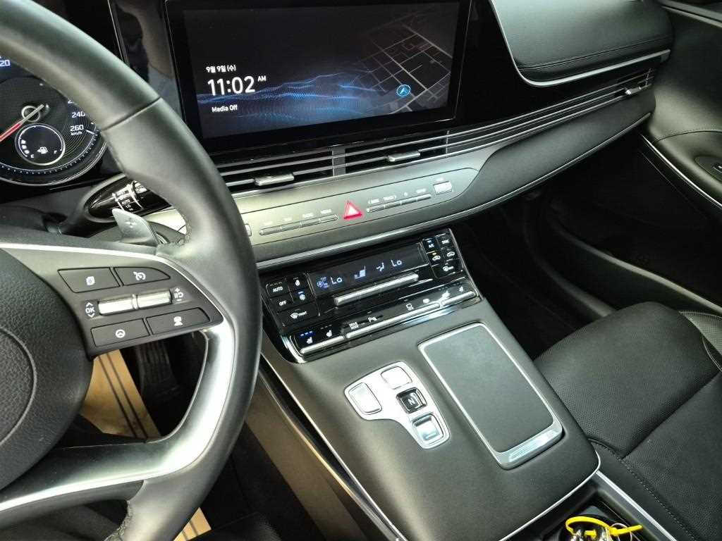 2021 Hyundai Grandeur IG Negro - Miniatura 10