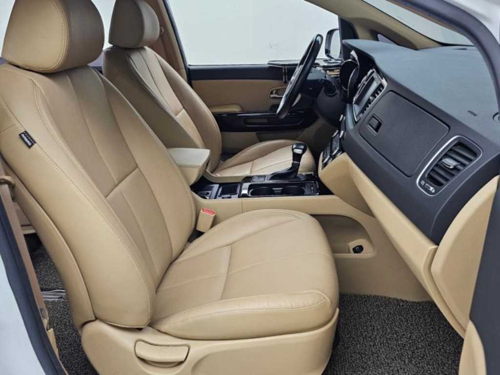 2018 Kia Carnival Diesel - Miniatura 10