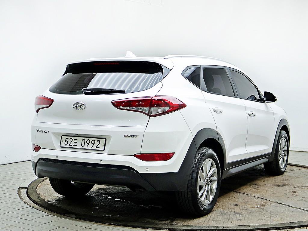2016 Hyundai Tucson Diesel Blanco - Miniatura 3
