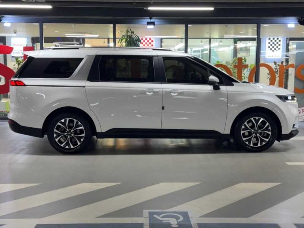 2023 Kia Carnival 4th Blanco - Miniatura 3